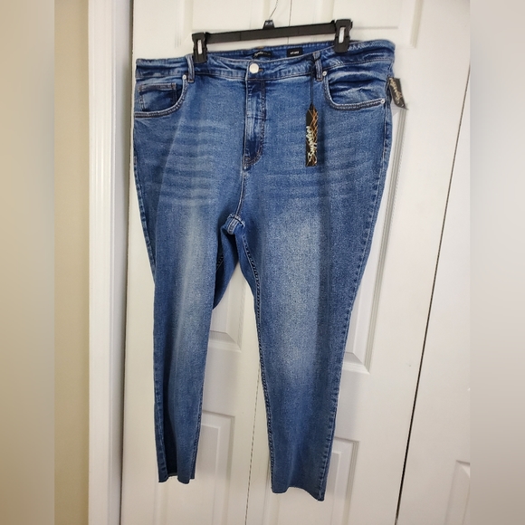 Supplies by UnionBay High Rise Raw Hem Ankle Jeans - Picture 3 of 16